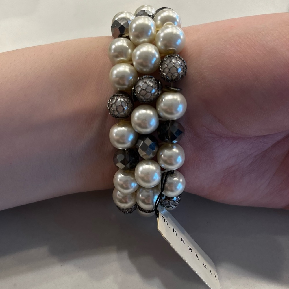 Gray, white and pearl bracelet!